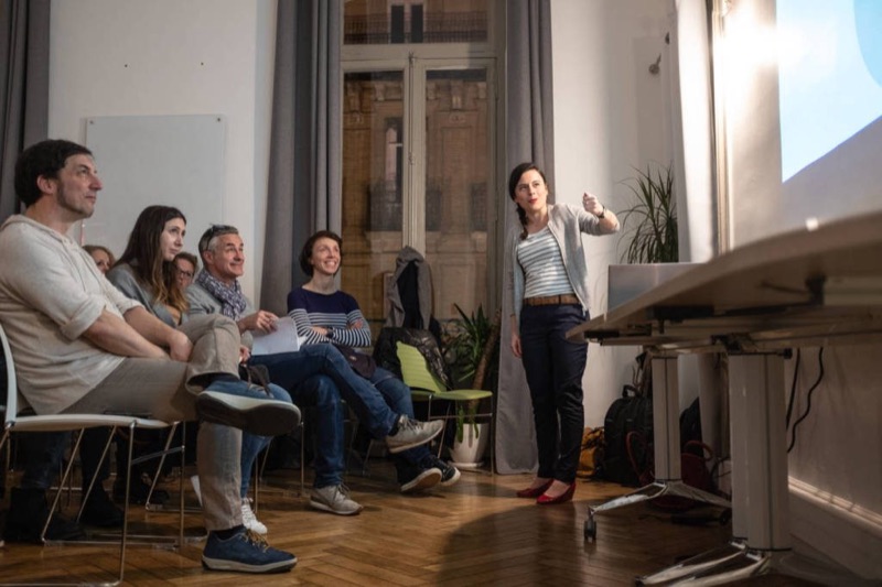 Soizic Fouilland présente sa to-do list devant le public du MeetUp WordPress